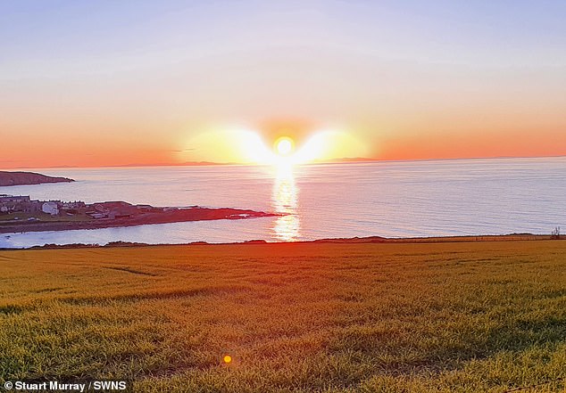 Amateur photographer captures angelic-looking sunset complete with wings on smartphone in Scotland