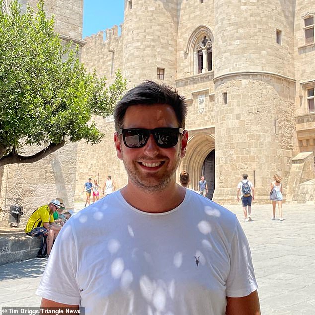 British Airways passenger who left Apple AirPods on plane tracks the worker who took them