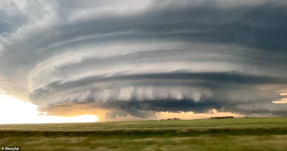 ‘Mothership’ storm cell captured over North Dakota as state is hit with ‘golf ball sized’ hail