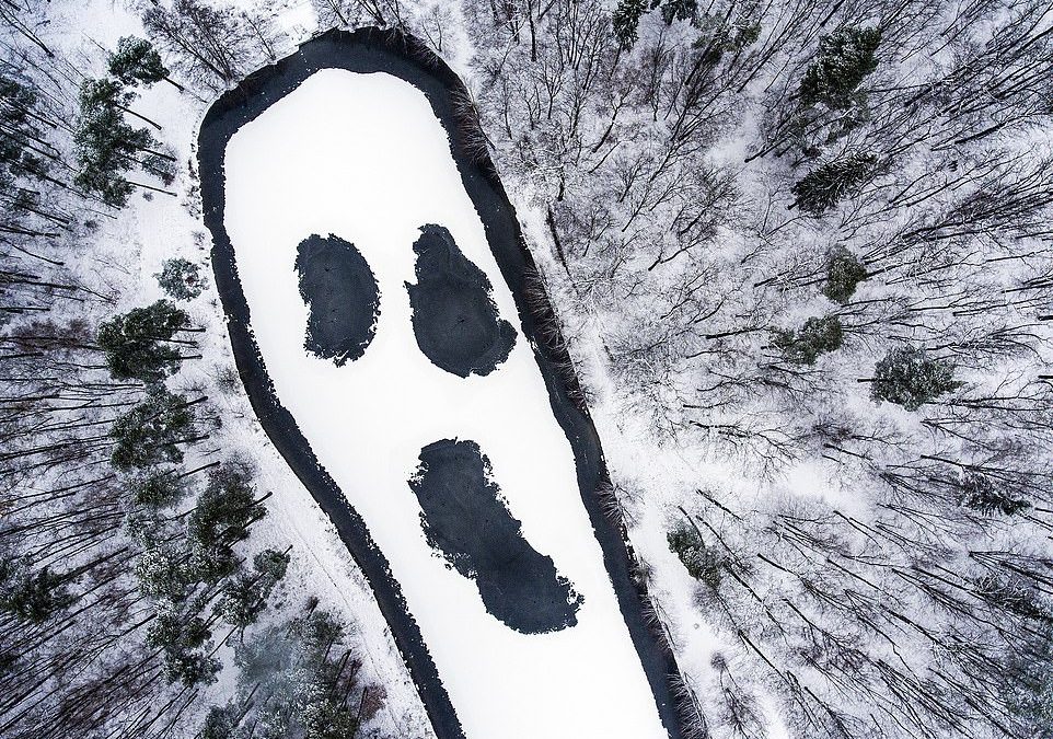 Ghostface in a frozen lake and spectacular surfing: Epic winners of the One Eyeland photo contest