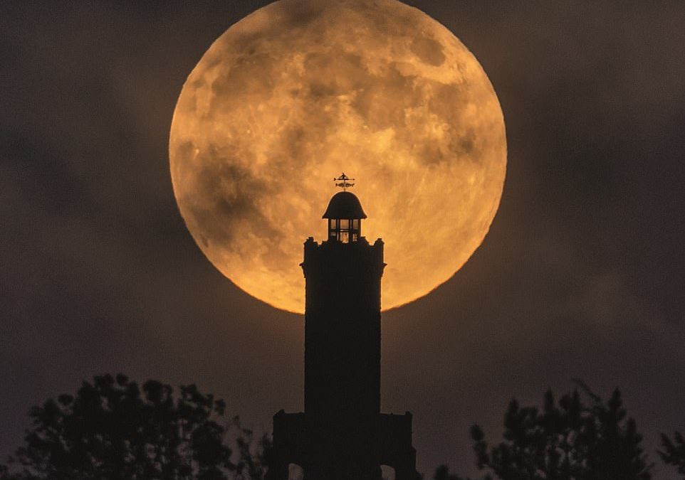 New photography book showcases the beauty of Britain by night, from Yorkshire to Bristol