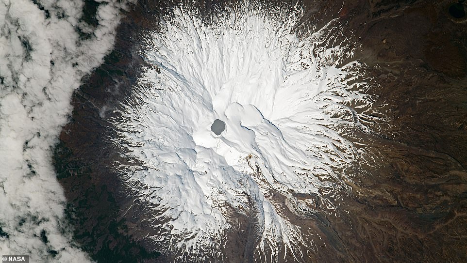 New Zealand peak that appeared in Lord of the Rings trilogy is captured in photo shot from ISS
