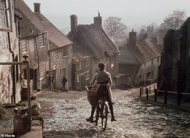 View made famous by iconic Hovis advert is ‘ruined’ by scaffolding, visitors to Dorset street say