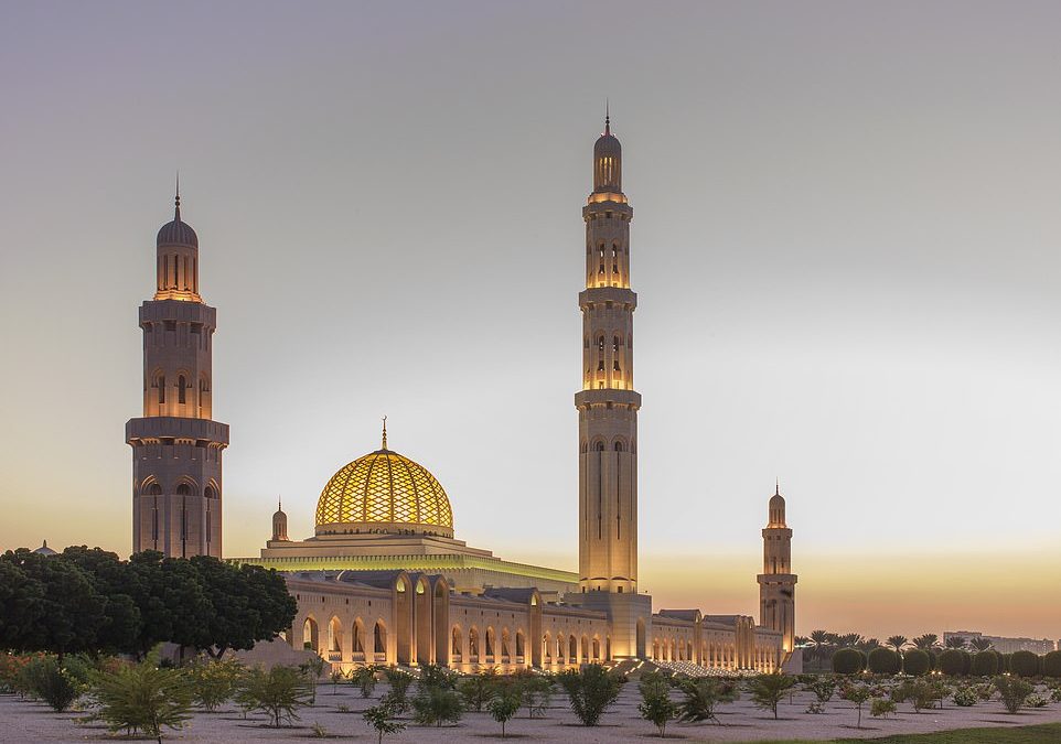 Why Oman is a Middle Eastern gem, from snorkelling with turtles to stunning mountain hikes