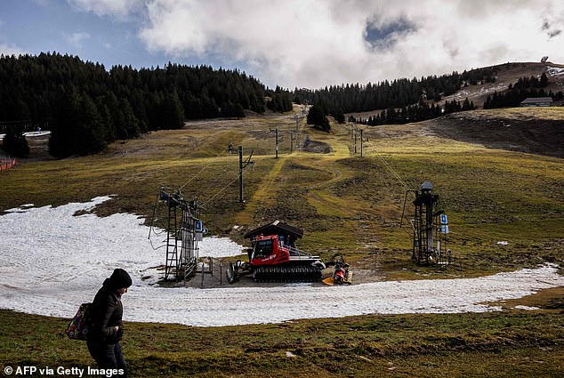 Alpine ski resorts hold crisis talks amid European heatwave