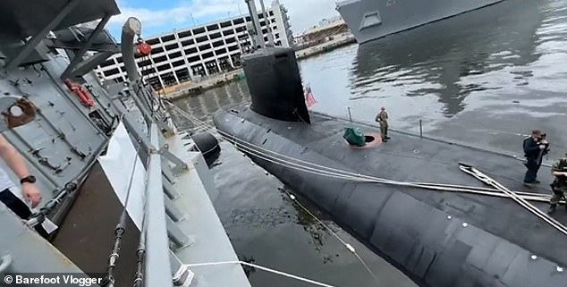 Video tour of a U.S nuclear sub – where sailors manoeuver the periscope using an XBOX CONTROLLER 