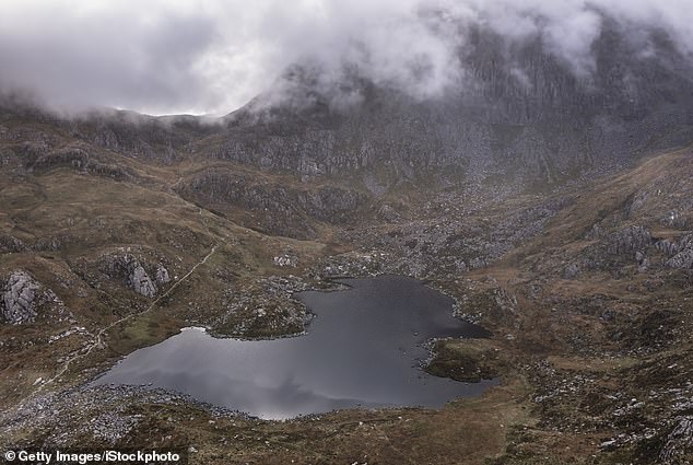National park officials vote to refer to names of more than 200 lakes and waterfalls in Welsh only