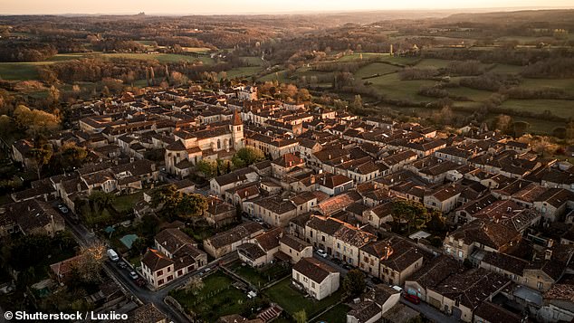 Dordogne-shire? These bastide villages have become a real magnet for British second-homers and tourists… but they’re still a French stronghold