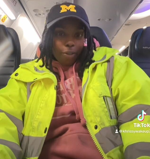 Airport worker delights the internet after recording a hilarious message for plane passenger who left their iPad behind on a flight
