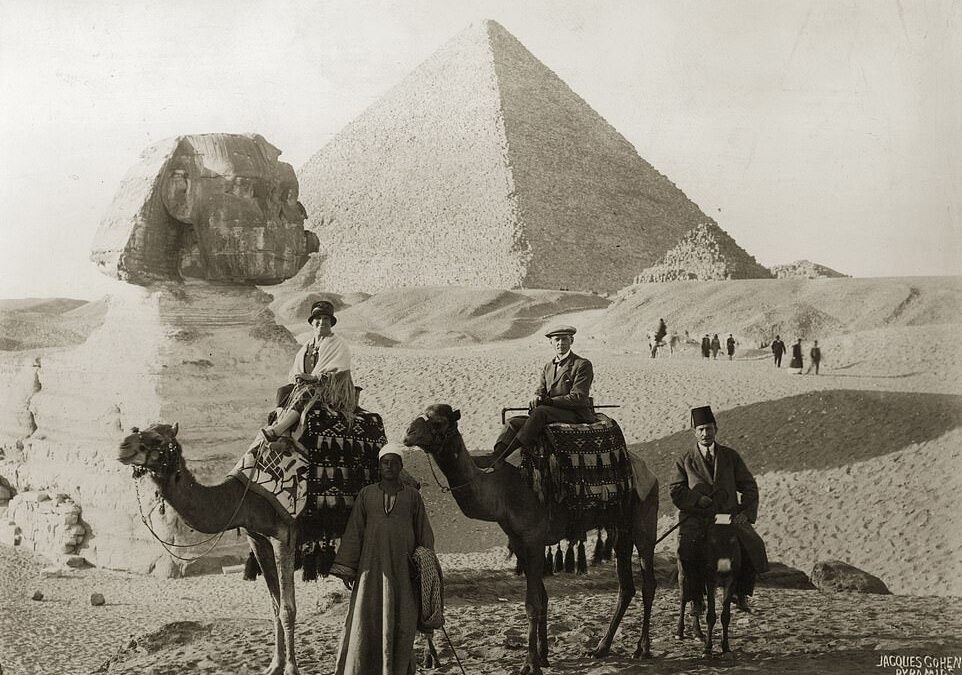 Fascinating vintage pictures capture what Egypt was really like BEFORE millions of tourists arrived – and astounding discoveries made inside Tutankhamun’s treasure-filled tomb