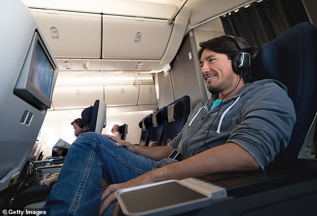 Traveler sparks FURIOUS debate after admitting he always boards a plane FIRST – regardless of what boarding group he’s in… as critics brand him a ‘scumbag’ for his brazen behavior