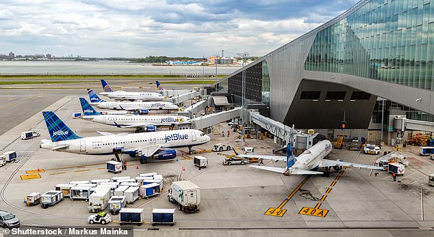 Airline pilots reveal their LEAST favorite airports across the US – slamming everything from terrible terminal food to delays on the tarmac