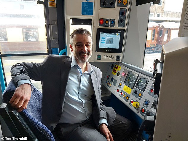 The amazing view… from the best seat on the train! Fascinating driver’s-eye footage filmed in the cab of a Southeastern service from London Victoria to Kent