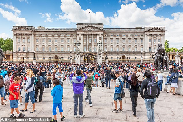 ‘I’m going to complain to K: Tourists slam iconic UK royal landmark as ‘overrated’, ‘lame’ and ‘kind of ugly’