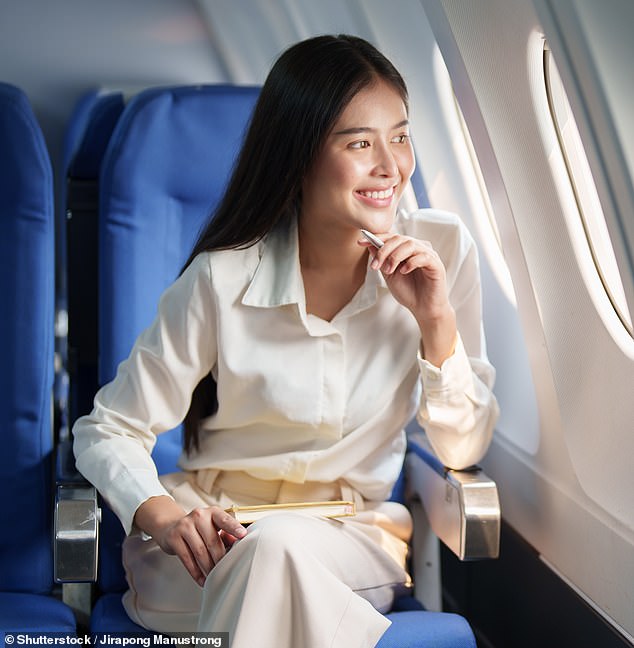What does ‘rawdogging’ a flight say about you? Psychologist reveals why people do it and what it means about their personality