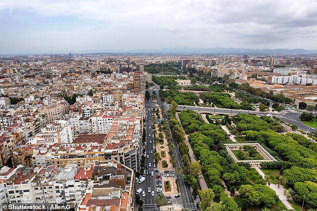 I’m from the UK and live in Valencia, the European city Britons love to visit the most: From housing the Holy Grail to stunning beaches, here’s what’s great about it