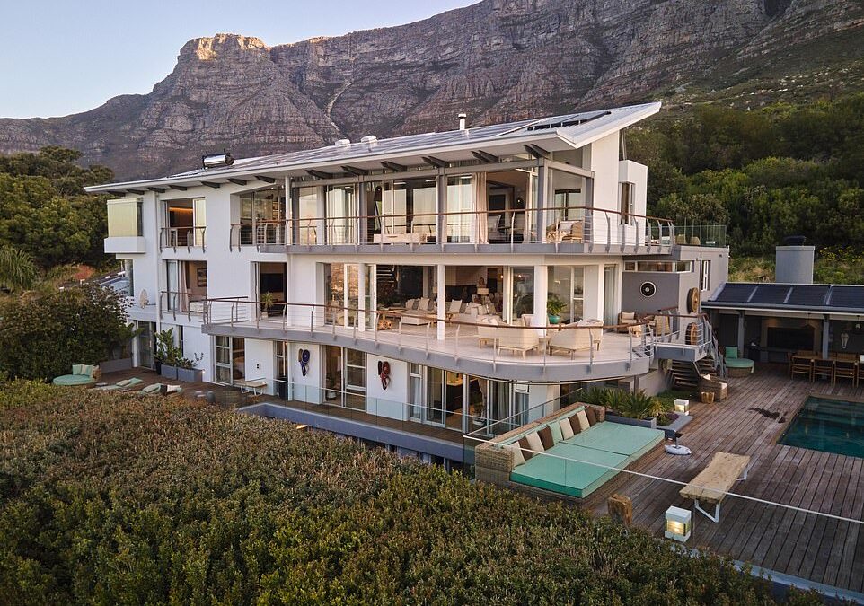 Inside the small luxury Cape Town hotel at the foot of Table Mountain with HUGE views – so dramatic they’re worthy of an Oscar