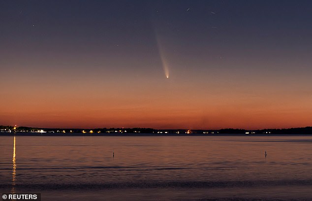 Mesmerizing pictures show once-in-a-lifetime comet dart across South Carolina sky